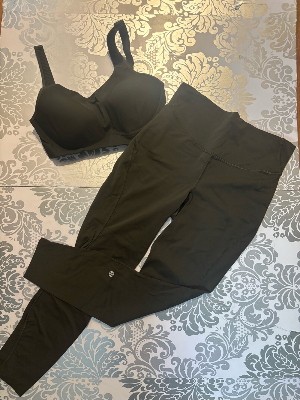 Lululemon set in Dark Olive